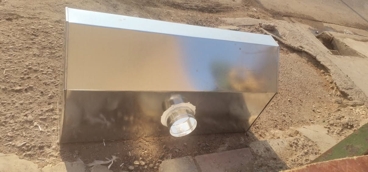 متوفر بوجه مطعم طول متر وعشرين عرض 60 سم بسعر مناسب *********** للحجز واتساب او مراسله الصفحه براغي مع جوي مع الواشرات موجوده ويه البوجه وبيه فتحه للصاروخيه قياس سته انج
