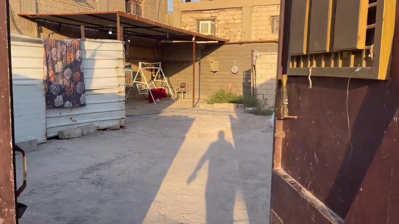 سلام عليكم حي البنوك
بيت تجاوز شارع الفتلاوي حي البنوك بنص الساحة مال مجمع كبير جداً ماء كهرباء مجاري كلهن اصولي البيت نضافتة 75‎%‎ مع محل نزال 12 واجهة 4 تكدر تفتحة اسواق اي شي يمشي خير وبركة *********** متواجد فيس واتساب
