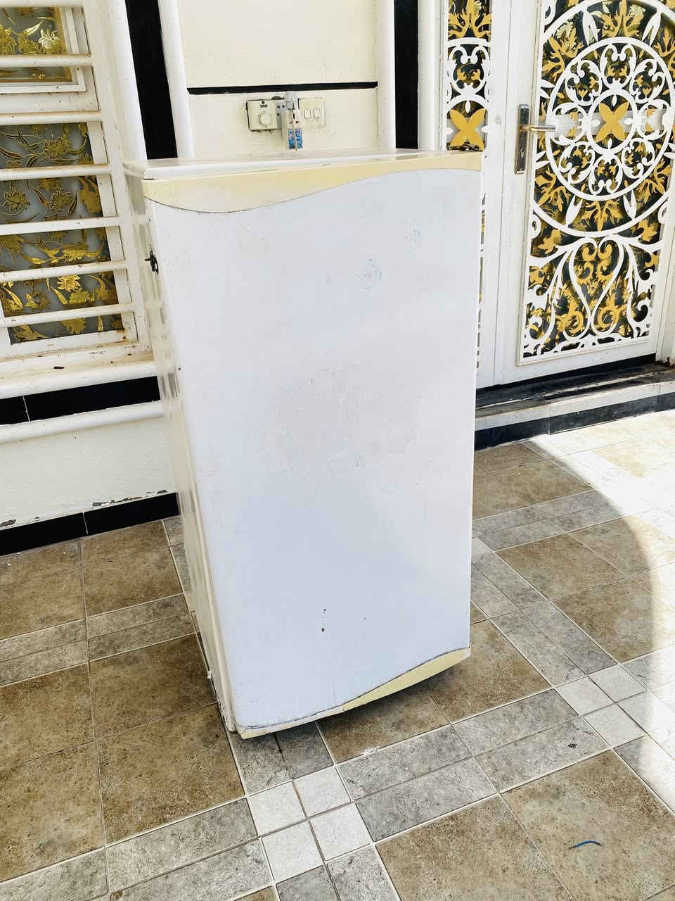 للبيع ثلاجة حجم وسط مستعملة ونظيفه شغاله وتجميده فول علئ الفحص وضمان سنه  ماداخله تصليح ابد_محاويل _بعلوان  _السعر 80 الف


**إذا كنت صاحب هذا الإعلان وتريد حذفه لأي سبب، رجاءا أرسل رسالة إلى الدعم الفني**