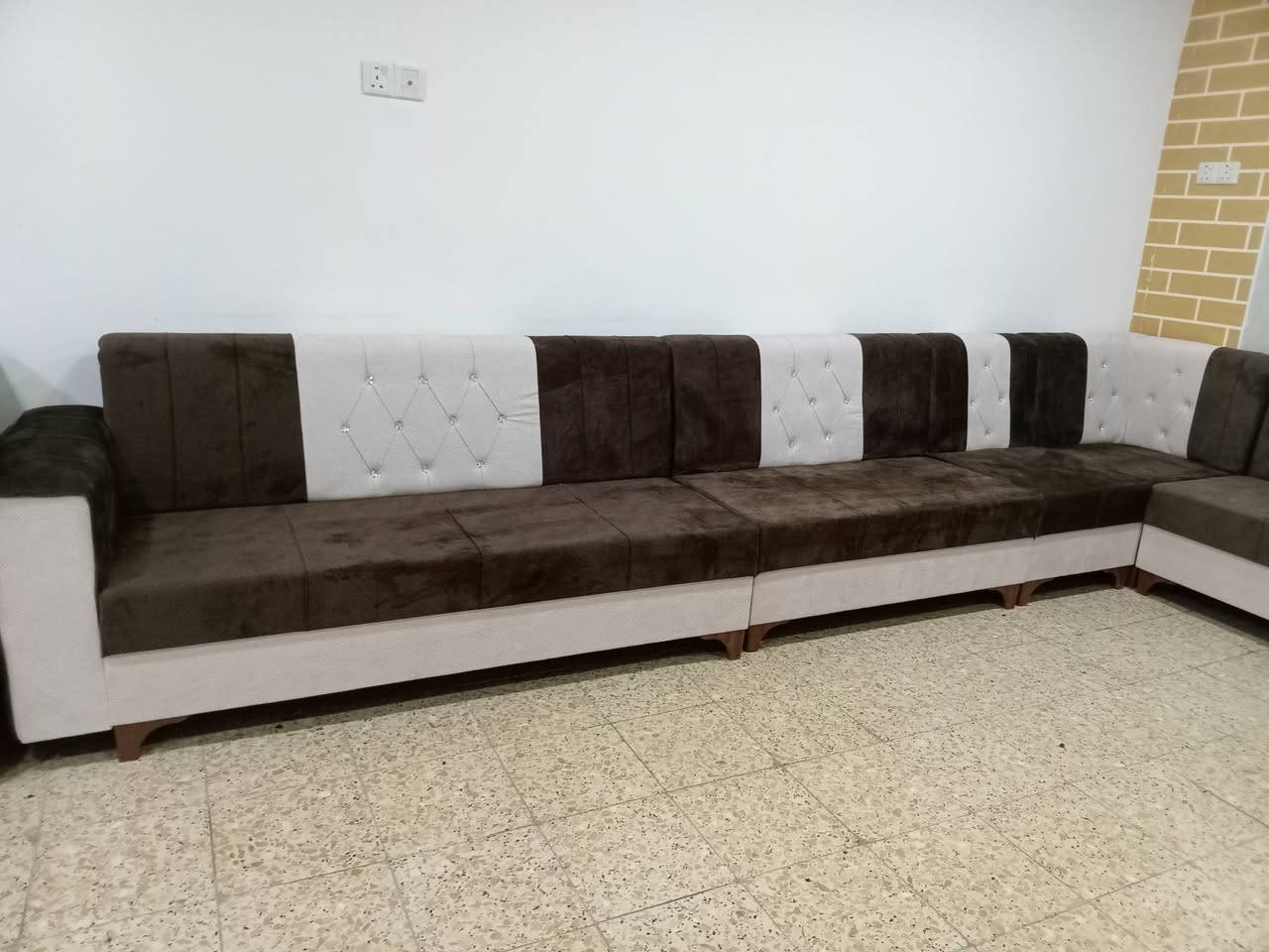 ديوان ١٠ مقعد جديد شغل ثكيل للبيع جديد مامستعمل شراي يتصل على رقم ***********
