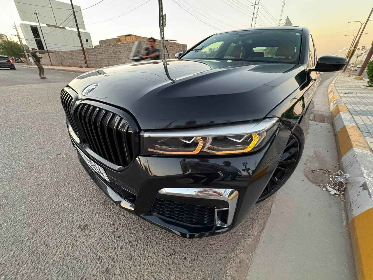 السلام عليكم 
للبيع او مراوس حسب القناعه بشي اقل منها
الوحشش بسعر بلاششش
BMW 750i
السياره  بلاك ادشن
موديل 22
M Package
السياره فىة كاربون 
تجي اعلى مواصفات بالسبعميه
اخوان مواصفاته متخلص 
يرادلي جريده فراح اختصر المنشور 
سياره وارد امريكي
بيه جاملغ ايسر وبنيد
بدون دواخل
ايرباك راجع سستم 
السياره جاهزه مابيه اي نقوصات
ماشيه 98 كيلو
السياره فوول من حساس التاير للبانوراما 
كلشي بيه انطيكم شويه من مواصفاته
1- محرك 8 سلندر يجي حجم 4.4cc
2-داخل جملي بلادي
3- داتا شوو عالدشبول
4- كامرات محيطيه
5- حساسات محيطيه
6- مختومه بالتكم ( كاربون ) 
7- تحكمات استيرن
8- استيرن كهرباء
9- تدفئه تبريد كشنات
10- تبريد قطعتين منفصلين
11- كشنات خلفيه كهرباء
12- كشنات اماميه كهرباء
13- بانوراما
14- جايه بلاك ادشن يعني يجي الشباك والوياله والنيكلات تجي كلها اسود
15-بردات خلفيه كهرباء
16- السياره X درايف من BMW يعني دفع رباعي 
17- داخل جلد طبعا 
18-اناره LED امامي خلفي من BMW
19- السياره مختومه علامة M بلاديه بالدوسات والستيرن
20- بيبان شفط طبعا 
21- نظام الصوت هارمن كاردن عالي المواصفات من BMW
22- صندوك كهرباء 
23- قياده اليه
24- اوتوو بارك تطبك السياره من وحده
25-مرايه وسطيه كهرباء 
26- مرايات جانبيه كهرباء
27- تحكم كشنات امامي خلفي كهرباء
28- وباقي مواصفات الBM
اخوان هوايه مواصفات 
مكان السياره بغداد او الانبار 
رقم بغداد انكليزي تحويل مباشر
السعر حيكون ب380$ وماكو هيج سعر لموديل 22
تحطيم الاسعار 

( ملاحظه ) للي يحب صور الحادث يراسلني خاص 

واي استفسار اني حاضر 

***********

***********

( محمد الصعب )
