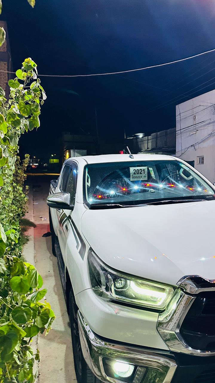 السلام عليكم ورحمة الله وبركاته 
سعر بلاش بلاش مال بيع٢٨٠ 
 رقم شمالي اربيل  انكليزي 
تويوتا هايلوكس شركة ساز
الموديل  ٢٠٢١
الموصفات 
كير اوتماتيك
فور ويل اربعه سرندر
شاشة كبيرة 
بصمة تشغيل وابواب 
داخل احمر 
كاميرا خلفي 
ويل اسود
اشارة بالمرايا
تحكم استيرن 
كشنات تبريد
السيارة مكفولة عدا بارد بصيط سونار مع الصور
كير محرك لوك برغي مامفتوح بيه 
وكل اوراقها جديده وشرط التحويل 
السعر ٢٨٠$$$$$ 
مكاني نجف حي المكرمة متواجد واتساب فيس ***********
