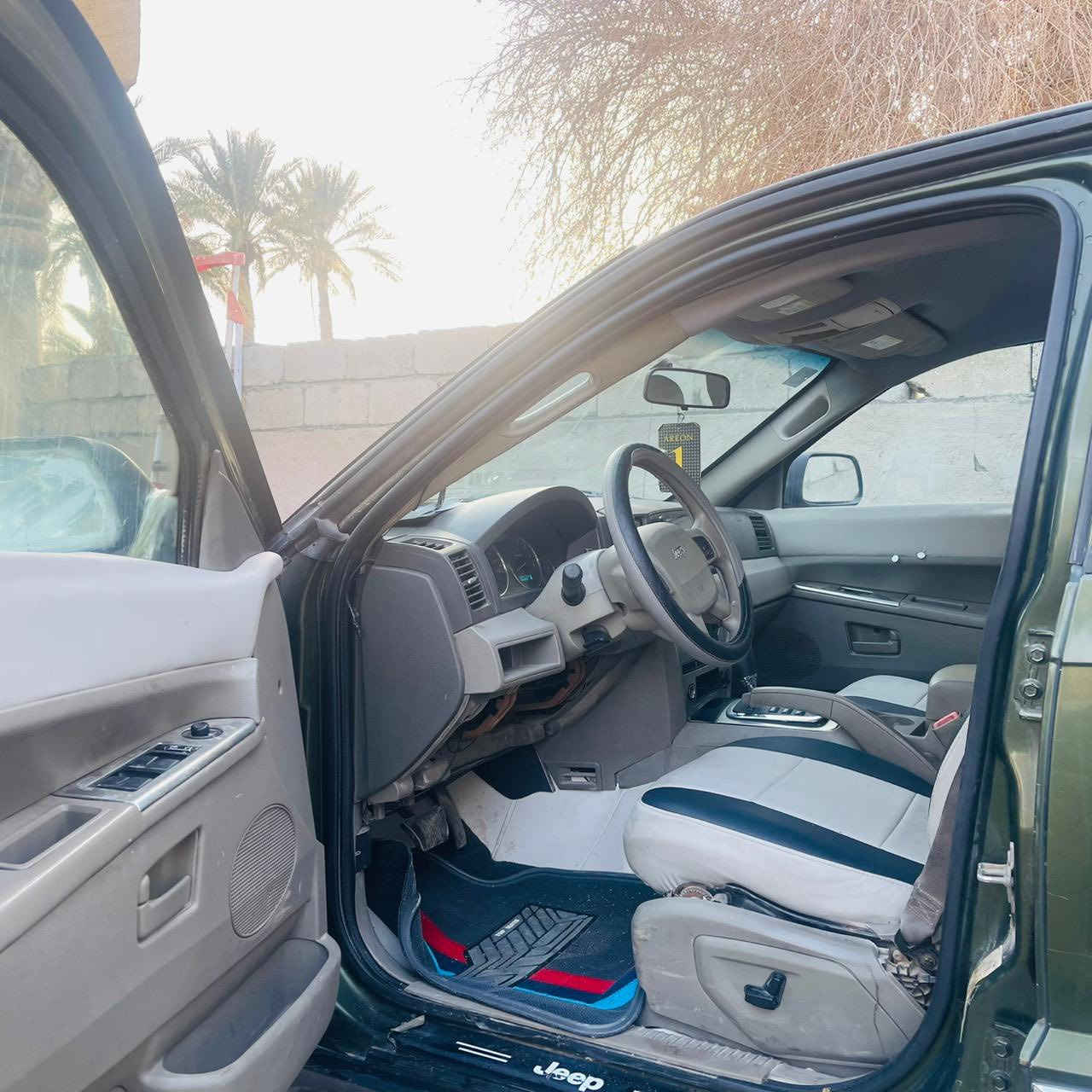 سلام عليكم جيب لاريدو موديل 2007بسمي رقم بغداد مكينه كير تخم تاير تبريد/دواخل كوله جديد السياره بلاديه  بيه صبغات اثر شخوط مال جناي ترايك وين ميعجبك  سعر 85 وبيه مجال بسيط ***********
