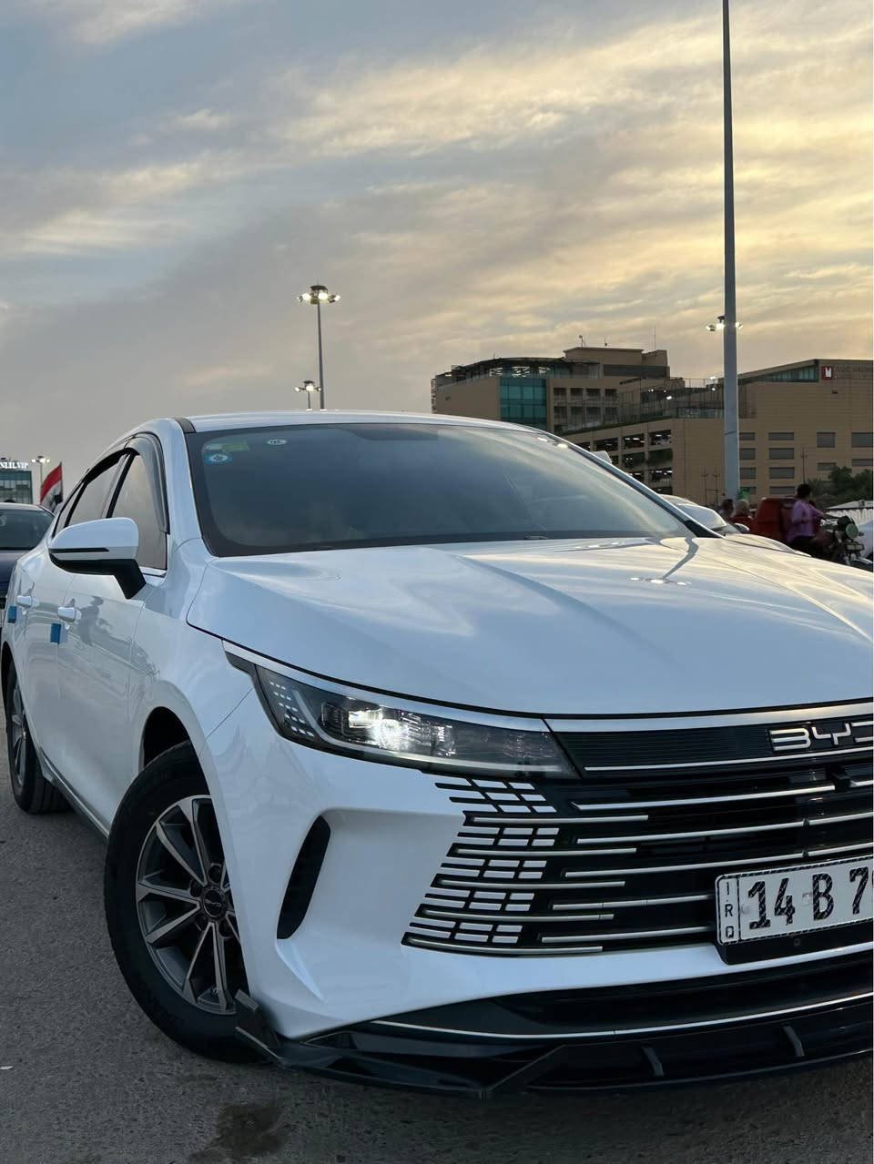 السلام عليكم 
BYD دستروير
2025
ماشيه10 الف
HEV 5000
بصمه 
جلد 
داخل ابيض
كير ماوس
شاشه قلاب
بكلايت لد
لد نهاري
اشاره لكزز
تشغيل عن بعد
وبعد بيها موصفات هواي
 بيها رصعه بسيطه وسحبتهاBDR 
سعرها ١٣٠ وبيها مجال 
رقم بصره وبسمي *********** البصرة, العراق
