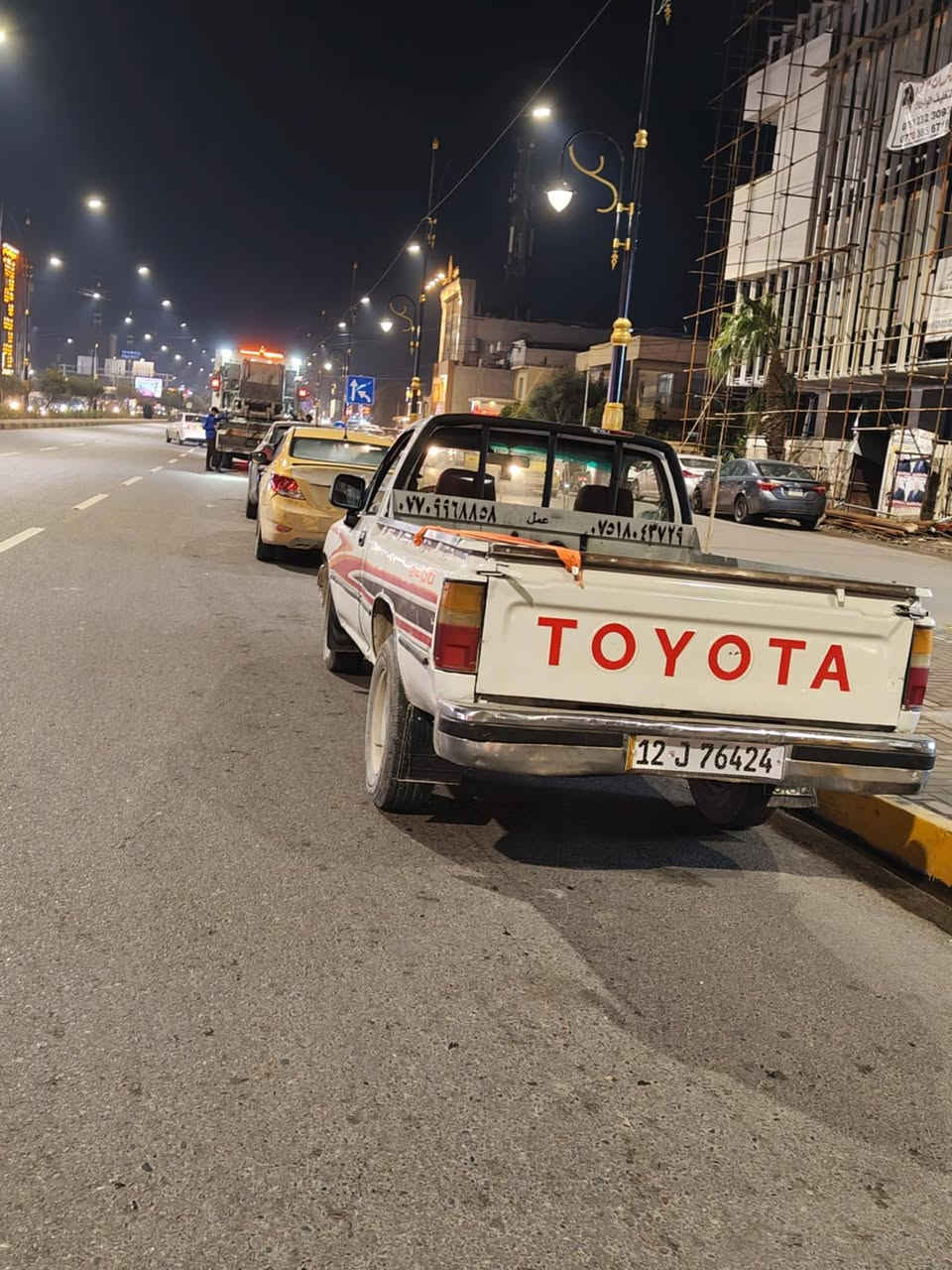 بكم 92تيوتا 
مكينه وكير شرط 
مكفوله كفاله عامه 
تحويل من الشرعي سعر 70 وبيها مجال 
مكان السياره موصل الايمن 
***********
