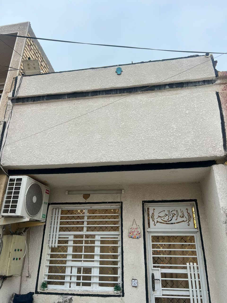 بيت للبيع المساحه 75 متر نضيف كله سيراميك ارضيه وجدران
موقع الضباط منطقه 9 آلاف قريب ع سوق الزغير للإستفسار اتصال ع الرقم ***********
