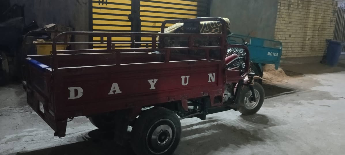 سلام عليكم ستوتة للبيع دايوان موديل 2022 رقم وسنوية بغداد لل28 تحويل ثاني يوم  ستوتة خير من الله مكينة جديد عوزهة بس كهربائيات كلشي ما ناقصة تشقل وتطلع وين متريد مكاني بغداد دورة *********** المو شراي لا يخابر
