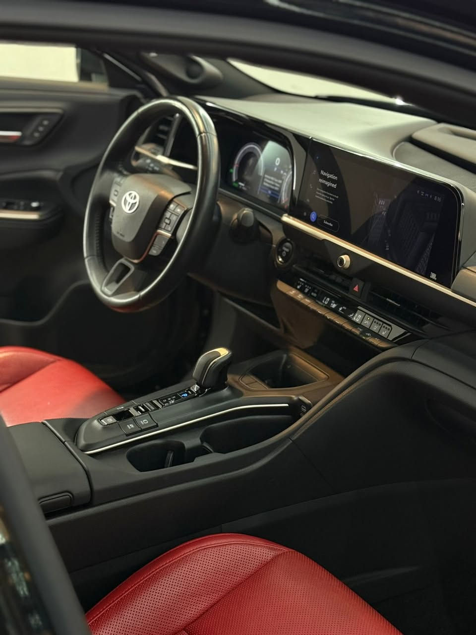 السلام عليكم 
 رقم بغداد الجديد TOYOTA CROWN
مواصفات Limited

واحد على واحد 
السياره وارد امريكي ماشيه 60
السياره 
بصمه تشغيل 
انضمه قياد 
مثبت سرعه 
تدفئه المقاعد و مقود 
هاد بريك دكمه 
تحكم استيرن
اوتو هولد 
مانع انزلاق 
شاشة ذكيه 
حساسات 
السعر 320 
و بيه مجال مكان السياره الجادرية 
للاستفسار الاتصال على 
***********
