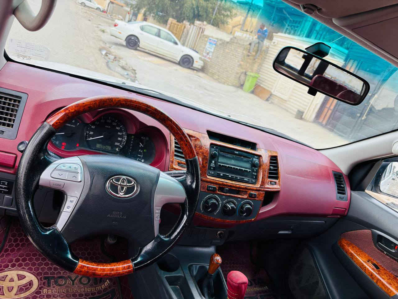 السلام عليكم مكلف بالنشر
تيوتا هايلوكس 2013 
كويتي فول 
مكينة 2700 مال 2015 حاوية
مواصفات
تحكم ستيرن جهتين 
داخل صاج بلادي
 فور ويل 
اشاير بالمري 
حساسات خلفية 
هوك خلفي 
عبوة دبل فيت بم 
السعر 215 وبيها مجال 
للاستفسار 
‭0770 292 8015‬
‭0778 353 5614
