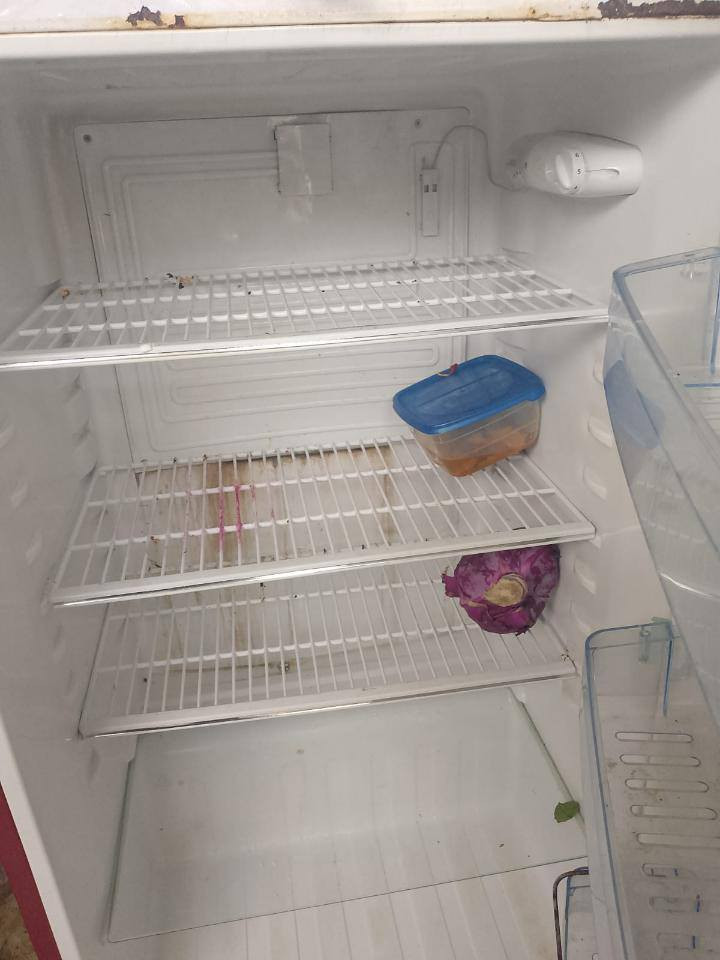 ثلاجة هاي صورتها مداخلة مصلح يعني ماطورها كلشي مبي الاتصال ع الرقم الي موجود ب130بيها مجال


**إذا كنت صاحب هذا الإعلان وتريد حذفه لأي سبب، رجاءا أرسل رسالة إلى الدعم الفني**