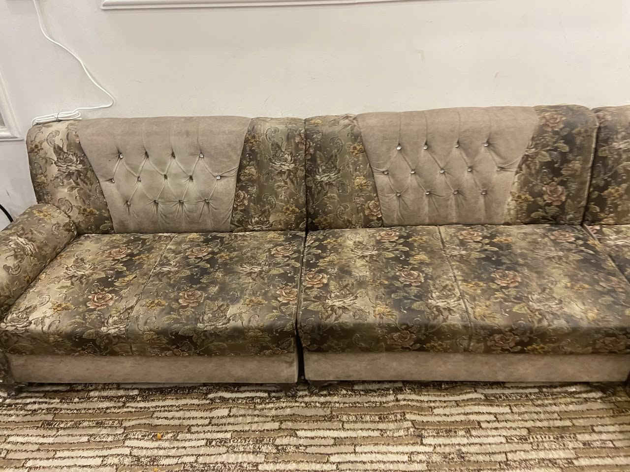 السلام عليكم 
تخم ديوان مستعمل ١٠ مقاعد
 مقعد منفرد مترين ونص 
وديوان ثلاث متر وعشرين في مترين وخمسه 
التخم نضافه ٧٠ ٪؜ امانه الله الخشب عراقي درجه اولى وتخم ثكيل 
السعر  ٢٥٠ الف وبي مجال


**إذا كنت صاحب هذا الإعلان وتريد حذفه لأي سبب، رجاءا أرسل رسالة إلى الدعم الفني**