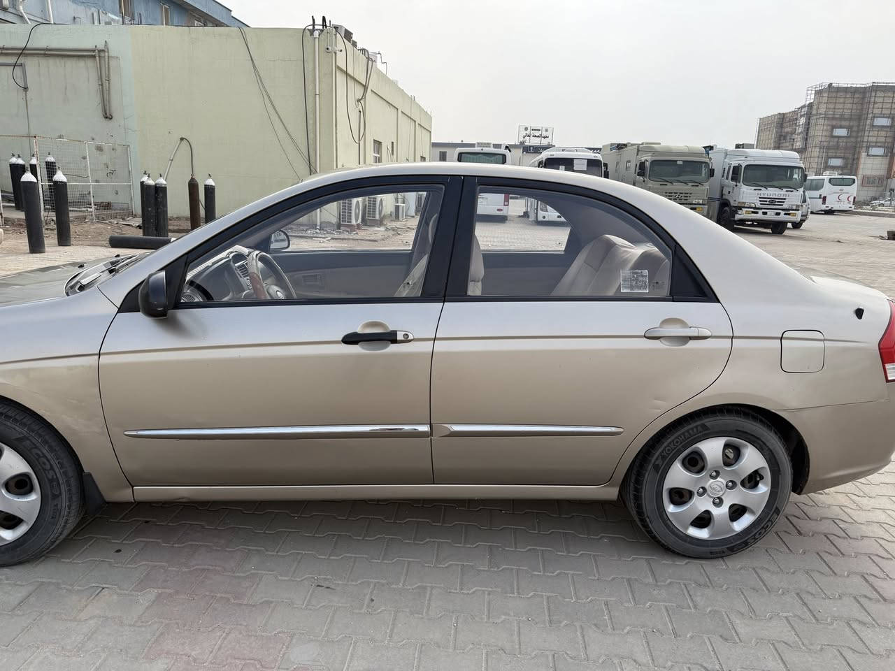 السلام عليكم
سيراتو 2008 خليجي 
محرك 1600
ماشيه 188 
مكفوله كفاله عام فقط صبغ 3 اصابع بالكرن 
مطخوخه عندي قبل فتره و مصلحه 
سياره كلش نظيفه و حلوه 
سعر   $88 
السياره باسمي 
مكاني النجف 
التواصل واتساب فقط 
***********
