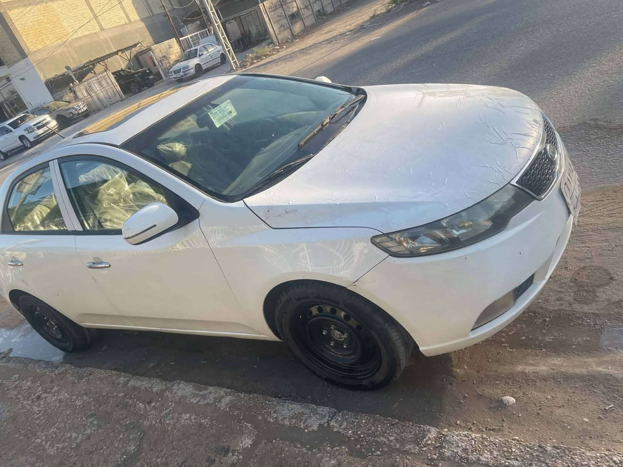 اسلام عليكم 
سيراتو موديل 12 خليجي مكفوله كفاله عامه فول مواصفات رقم اربيل تريد تحويل تريد وكاله نقصه فقط حداديه ***********
