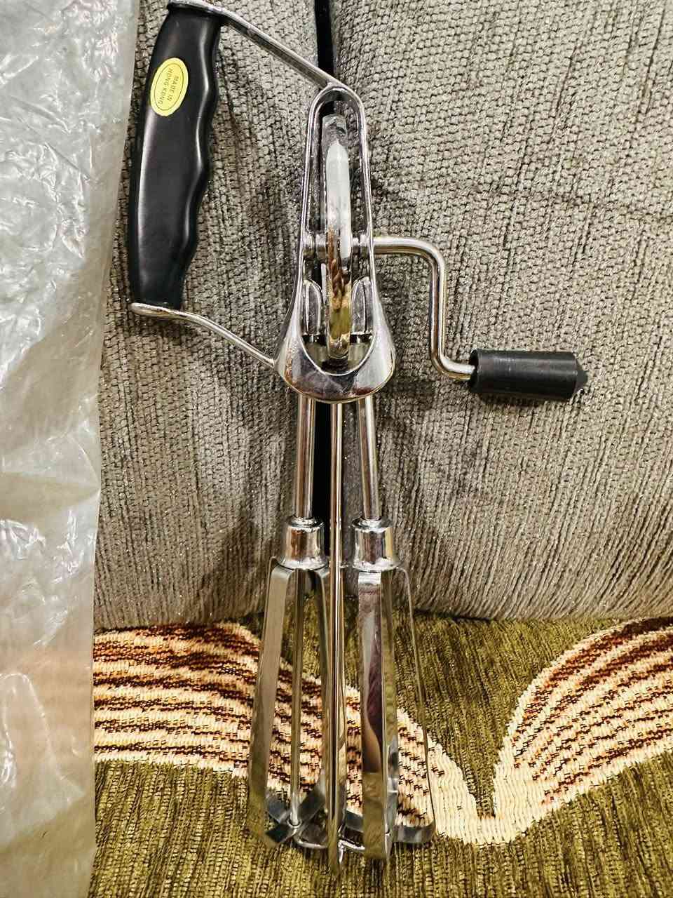 خفاقة لبن جيل الطيبين يدوية صناعة هونك كونك لوك بالنايلون فتحت لغرض التصوير 
منو يذكرها
يوجد توصيل
صنعت خصيصآ للمنشاة العامة للمخازن العراقية(اورزدي)


**إذا كنت صاحب هذا الإعلان وتريد حذفه لأي سبب، رجاءا أرسل رسالة إلى الدعم الفني**