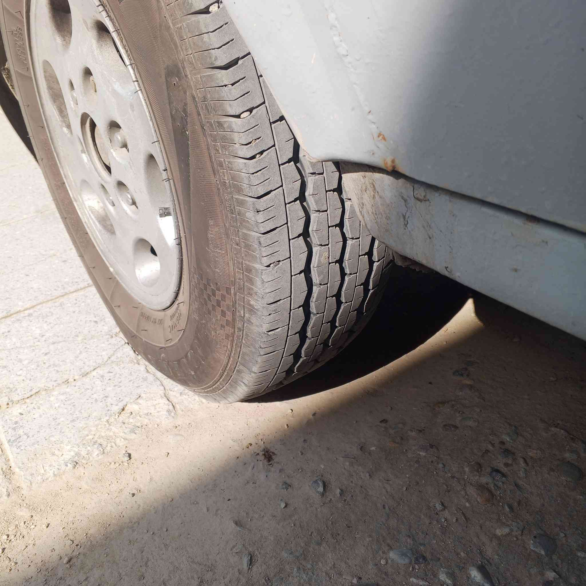 كيا بريجو٩٦محرك كير جيد شواصي نظيفات بريك جيد بيهة حزام مصبوغ أساس فقط تخم تاير وباتري جديد دوشمة جديد تحويل شوكت متحب سيارة بيهة بعض الملاحظات  والسيارة مثل ما موضحة بالصور السعر٤٢ موبايل ***********
