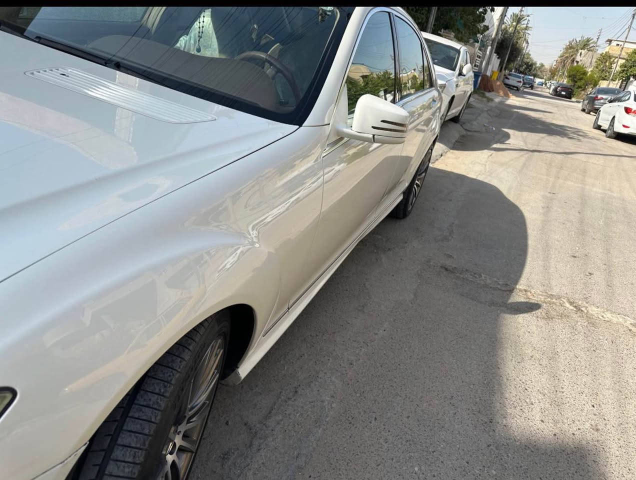 السلام عليكم 
مارسيدس S class 2007 لارج 
 محدثه 2013
محرك 350 العادي 
وكالة اربيل خليجي فول مواصفات 
رقم اربيل باسمي 
هزه وفحص جديد 
لارج 
خمس بردات 
خمس بصمات 
شاشة اصليه خلفية 
ماوس 
تليفون 
ثلاجة 
كراسي امامي والخلفي كهرباء
مسجل خلفي 
ويل كاب وتخم تاير جديد 
باطاريات تخم من الشركة قبل شهرين بدلتهم بيهم ضمان 
تبريد امامي خلفي بالتكم
صدر جديد امامي خلفي جدبد اصلي شركة 
وبعد بيها مواصفات s كثيرة 
سياره فقط داير الجاملغ الخلفي الايسر بي صبغ الدعاميات وداير الجاملغ الايمن بي شخط مع اسفل الباب 
مكان السياره بغداد 
الاتصال ***********
السعر 150  @ بغداد, العراق
