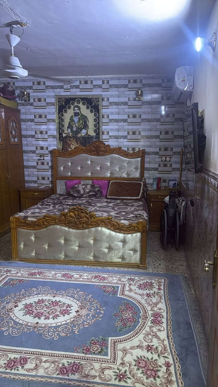 بيت للبيع مساحة 144 متر قطاع 45 شارع الفلاح خلف جامع الشيخ حاجم مقابيله حديقه السعر 310 مليون عكادة نظيف بناء 2017 يتكون من استقبال كبير ومطبخ كبير وغرفتين جوه وغرفه فوك وسطحين للاستفسار 
‏‪***********‬‏
‏‪***********‬‏
