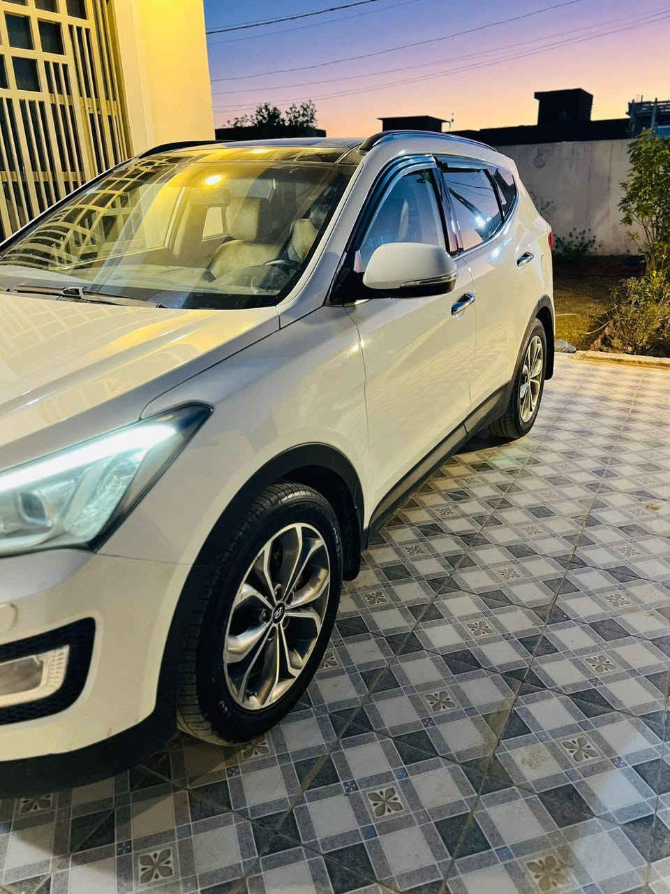 السلام عليكم
هونداي سنتافي
للبيع موديل 2015
خليجي فول مواصفات 1/1
رقم بغداد دولي وهزه وسنويه جديده تحويل مباشر
مكينه 6سلندر خير من الله لاتنقيص ولاتبخير 
كير خير من الله 
حداديه جديده
تخم تاير 
تبريد ثلاث قطع ثلج 
تدفئه شغاله
مواصفات السياره 
بصمة تشغيل وبصمة ابواب
بنوراما 
كشنات جلد 
كشنات كهرباء
بك لايت لد
لد امامي نهاري
تحكم ستيرن جهتين
لايت زينون اصلي شرط نهار
مانع انزلاق
نظام ECo
فور ويل
حساسات امامي
حساسات خلفيه
مري شفط 
ترحيب عند الاقتراب
السياره مكفوله من الظربه والتبديل فقط تكحيلات
السياره عليها ادامه كامله من منضومه البانزين وهاي الامور
السياره جديده واستخدام شخصي 
المكان بابل
السعر185 وبيها مجال
للاتصال ***********
