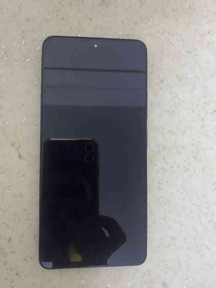 ابيع. بوكو f3 ذاكره 256 دبل شريحه كله شغال  بس بي خط بل شاشه والضهر مفطور. الشاشه تلمس طبيعي سعره سعر بورد. سعره 90 الف  مكاني بابل المركز التواصل وتساب رقم ***********
