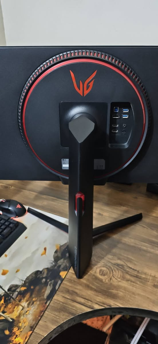 سلام عليكم شاشة lg ultragear
2k 27
180 zh
نظافة 99 كاملة ملحقات سعر 300 الف 
تواصل واتس اب ***********
