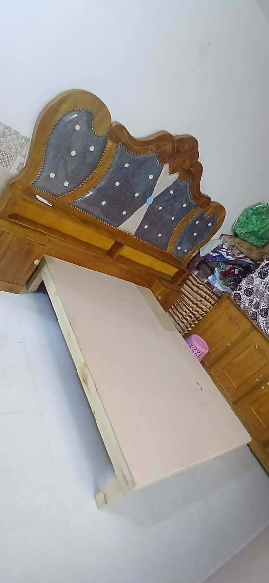 غرف نوم بعدة جديدة قبل محرم ماخذه هسة اريد ابيع مستعجل ان محتاج فلوس للبيع ثلاث قطع / سعر ٤٥٠ بي مجال / موبايل ***********
