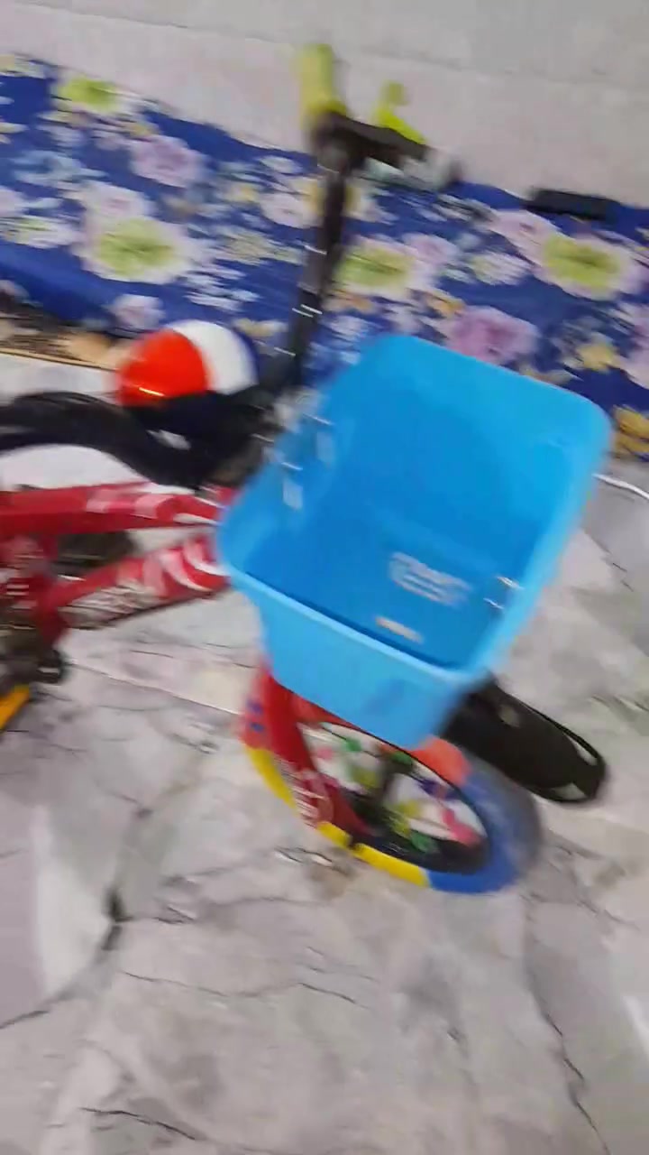 السلام عليكم
بايسكل حجم ١٢ 
جديد 
ب٣٥
حديد الثكيل الاصلي


**إذا كنت صاحب هذا الإعلان وتريد حذفه لأي سبب، رجاءا أرسل رسالة إلى الدعم الفني**