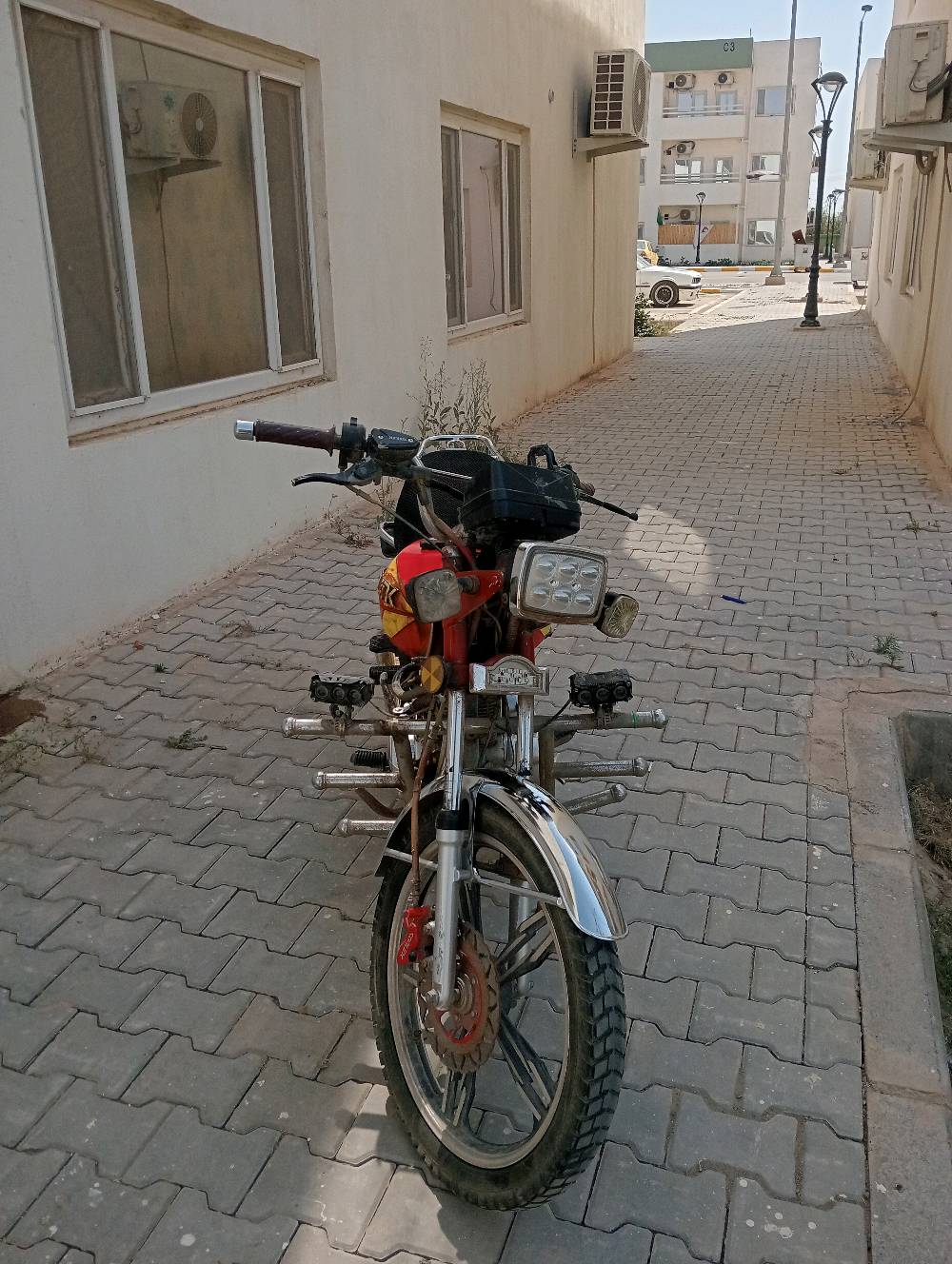 دراجة ايراني سونلك موديل 23
150cc 
دراجة مستعملة 
نظافة زينة 
كهربائياتها جيدة 
تايرات شوي تعبانات 
دراجة قوية وتتحمل امانه الله 
السعر 500الف وبيها مجال
 
دراجة بيها منفيست ومكاتبة اكاتبك عليها
مو شراي لا تراسل 

مكاني بغداد بسماية، مناطق المجاورة
