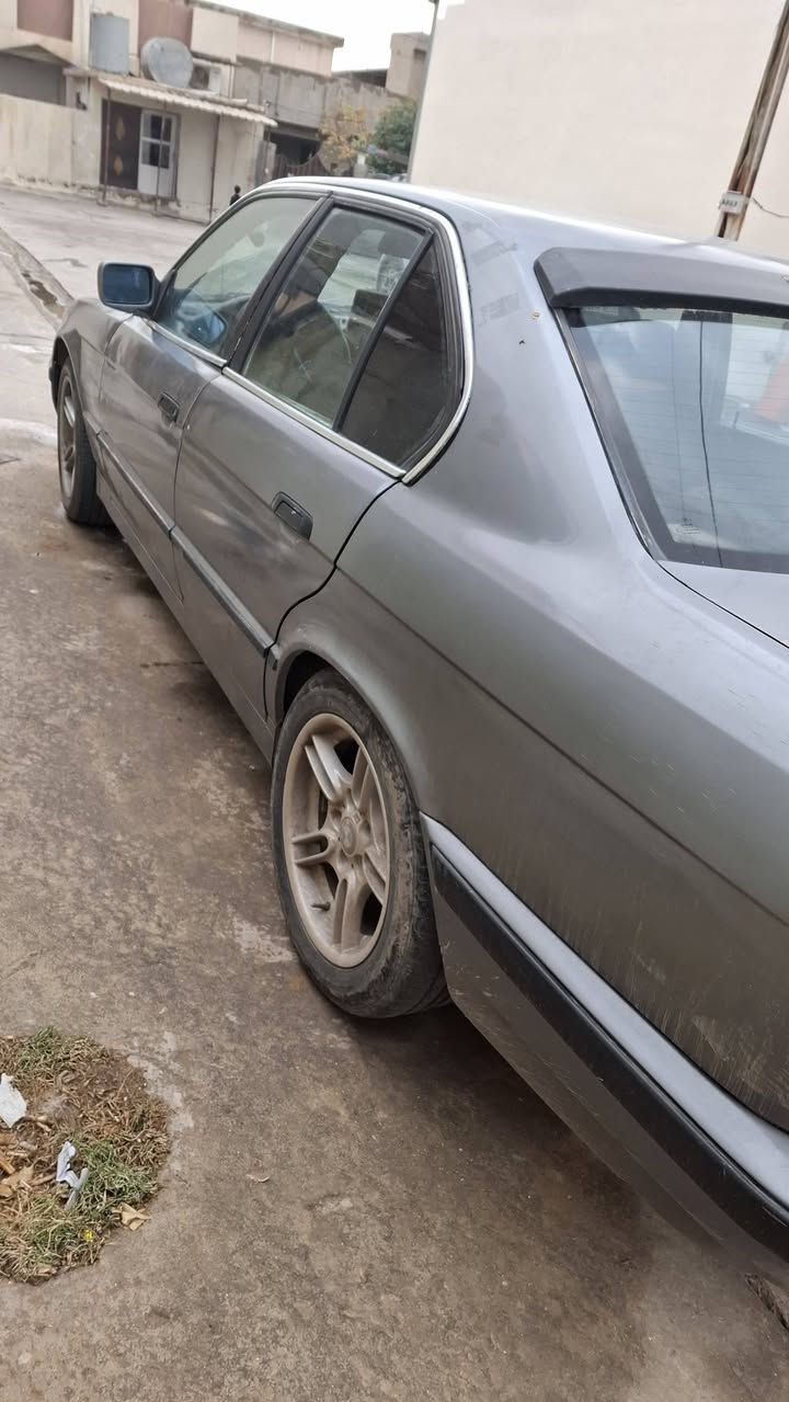 سلام عليكم
BMW 525 /1989/موديل

سياره معمره جديد 

صبغ جديد بدون بولش 

محرك حجم 528 مسكر 

كير عادي

داخلها نضافه نص ونص 

رقم كركوك جديد اصدار السنويه تاريخ 2025/12/21

مكان السياره كركوك سعر 50 وبي مجال

***********
