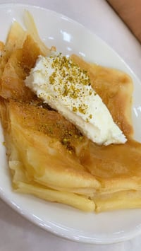 لاتحتار بمسواك العيد موجود الي يوصله الك لباب البيت السلام عليكم وعيدك...