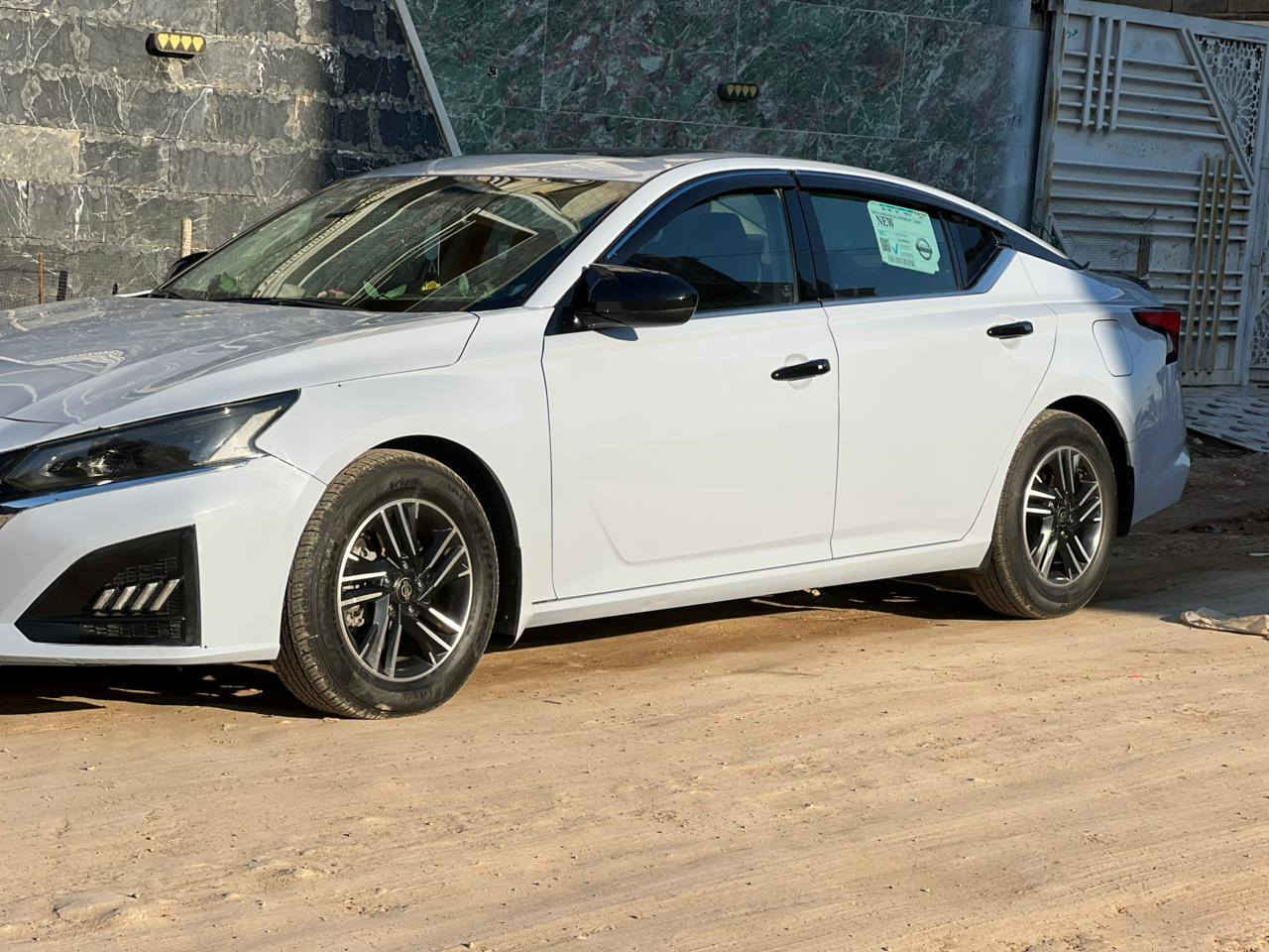 اسلام عليكم نيسان الاتما فول مواصفات بلاتينيوم لون سموكنك رقم ديالئ موديل 20230متواجد بعقوبه تقاطع القدس السعر 172 الاتصال على ***********
