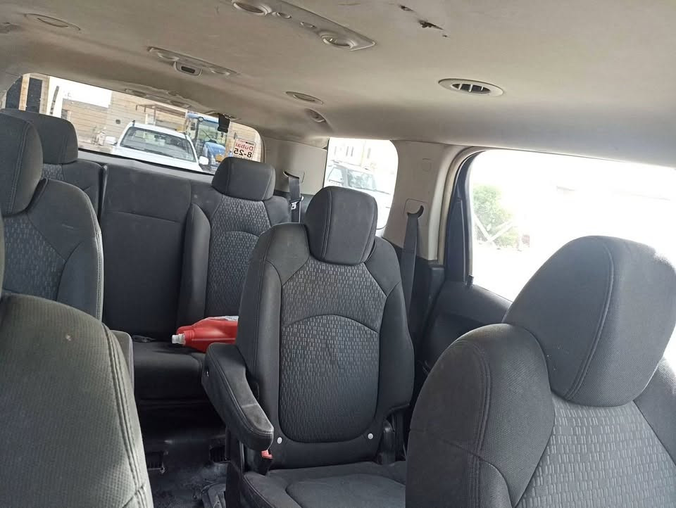 GMS acadia 
سيارة سبعة راكب سياحي ثلاثة قطع تبريد ستة سلندر 
السيارة غرفتها كلش حلوة تبريدها ثلج كير ومكينة شرط حدادية نضيفة كهربائيات جديدة تخم تاير نضيف السيارة كاملة للاخير مانقصها شي السيارة مصبوغة حزام اثر جراد وطخات من غير ضربات السيارة تفيد للموضف او الي عندة عائلة ترايك وين ماجان  
السعر 88 وبيها مجال 
ترهم مراوس 
للاتصال والاستفسار ‭***********
