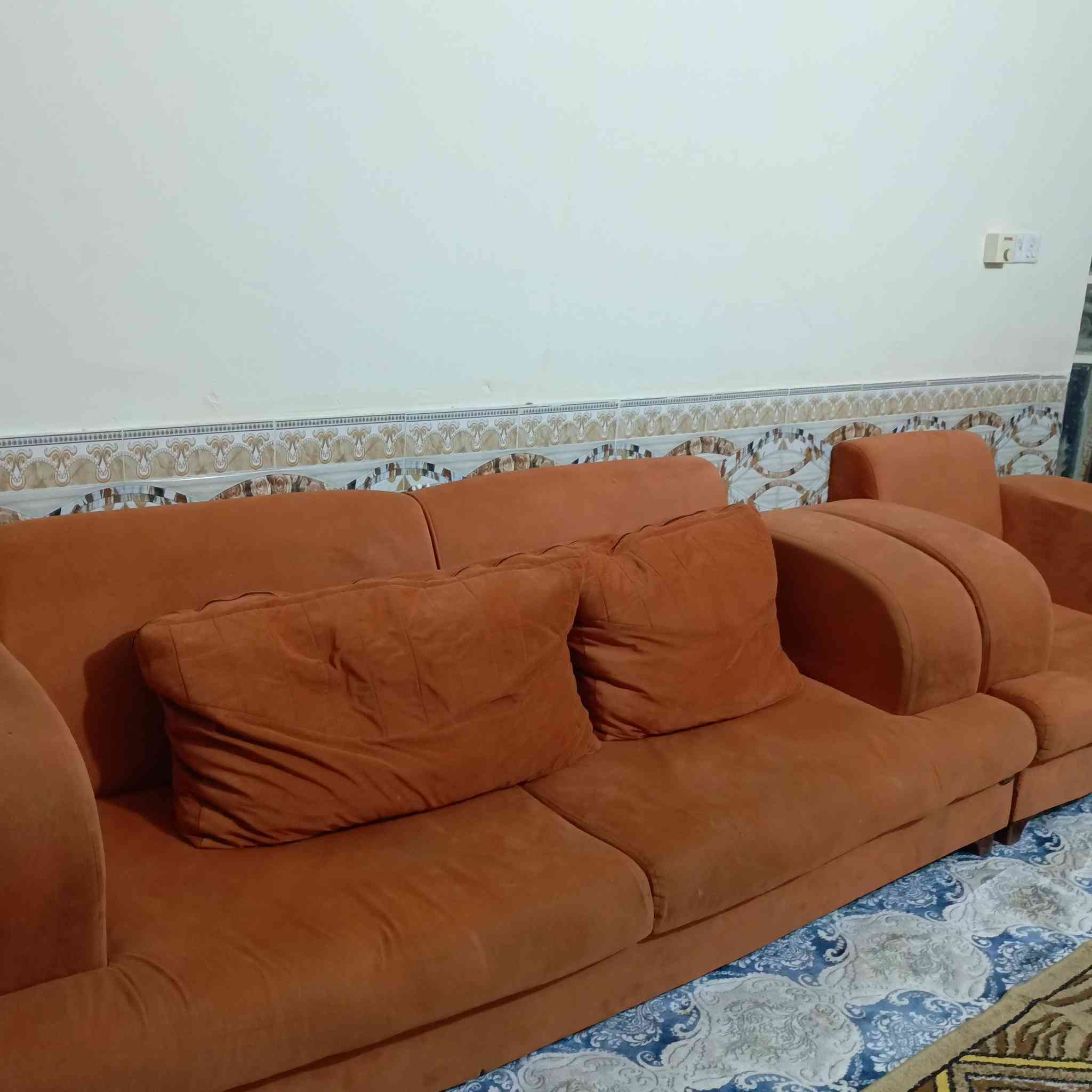 السلام عليكم غراض للبيع التخم عشر مقاعد تسكام سعره 150 ابلازمه حجم كبير بدون نت سعره 250وصوبه زيتيه للتواصل حاص او اتصل ***********
