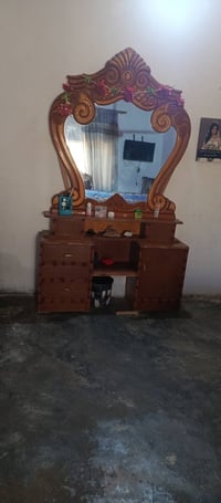 سرير خشب • قابل للتفاوض • الخالص الأطراف