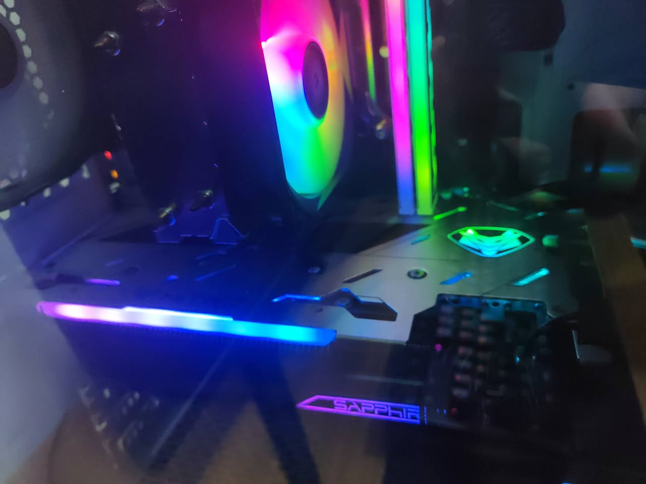 السلام عليكم PC للبيع 
المعالج CPU: Intel Core i5-12400
الرامات RAM: 2×8 (16GB) DDR4
 الهارد ​SSD: M.2 1TB NVMe
 المذر بورد ​Motherboard: Gigabyte H610
كرت الشاشة ​GPU: AMD  RX 6700 XT 12G
البور ​PSU: 600W
الموبرد ​Cooler: M200 CPU Cooler
الكيس ​Case: E3 Talos
الشاشة ​
Monitor: AOC 27" 2K (1440p)
مكاني بغداد ماعندي توصيل محافظات مابيع قطع 
السعر 1150


**إذا كنت صاحب هذا الإعلان وتريد حذفه لأي سبب، رجاءا أرسل رسالة إلى الدعم الفني**