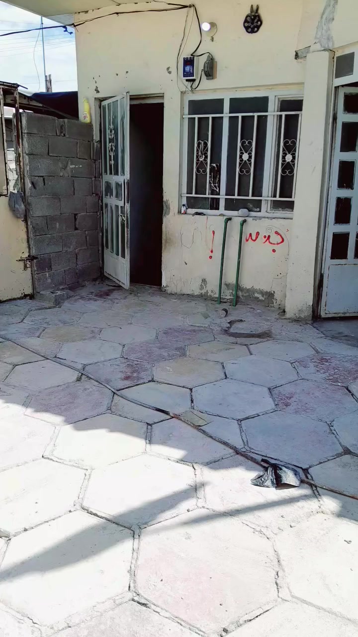 بيت تجاوز للبيع المساحه 150 متر المكان كفاءات السيديه قرب شارع كنانه للاستفسار اتصال ع رقم ***********
