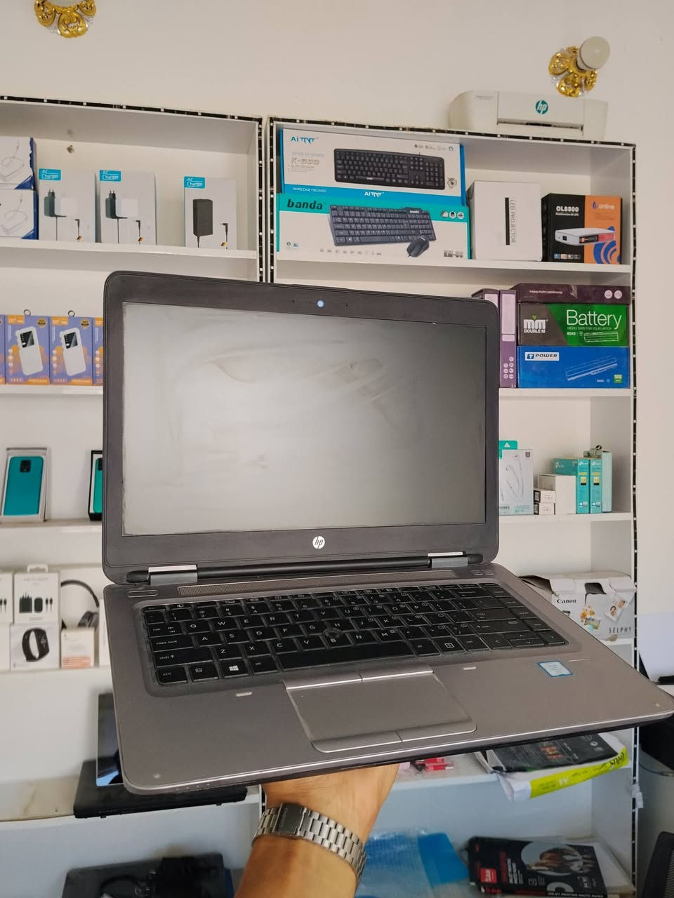 Core i7 بـ227 الف
ويندوز 11 برو
هارد 256ssd + m.2 port
رام 8 بسرعة 2260GHz
معالج Core i7 gen 6 بسرعة 2.60GHz
كيبورد ضوئي
شاشة بسطوع عالية ودقة عالية جداً
نظافة اللابتوب 100% اذا بي خدش واحد يرجع
بطارية جيدة جداً تمشيك 5 ساعات مثل الورد (تمشيك اكثر)
تجي وياها ماوس وجنطه هدية مع الشاحن الأصلي
وكل هذا بسعر 227 الف + توصيل مجاني لكافة المحافظات


**إذا كنت صاحب هذا الإعلان وتريد حذفه لأي سبب، رجاءا أرسل رسالة إلى الدعم الفني**