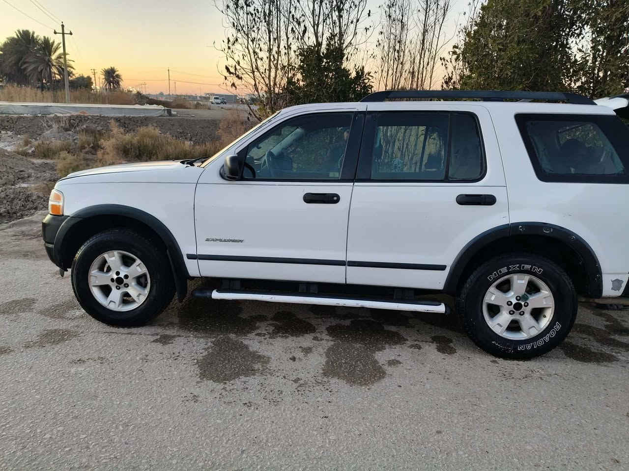 السلام عليكم فورد اكسبلورر للبيع موديل 2005 كهربائيات كله شغاله تبريد قطعتين هزه  وسنوية جديده بسمي السياره نظيفه السعر 60وبيه مجال مكان السياره بابل ـ محاويل وهذا رقمي للتواصل ***********
