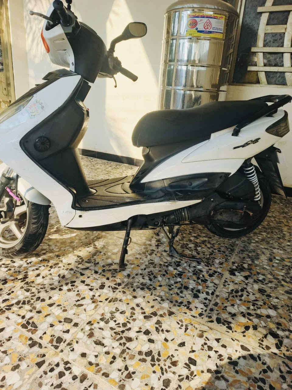 سلام عليكم سكنس فحل للبيع دراجه خير من الله رمبه قبل 5 اشهر نازله دراجه بس داريه دهن وبانزين كهربائيات كلها شغاله خير من الله شلعه ومعدل فول 
العنوان سلمان باك 
السعر 1500وبيه مجال 
رقم ***********
