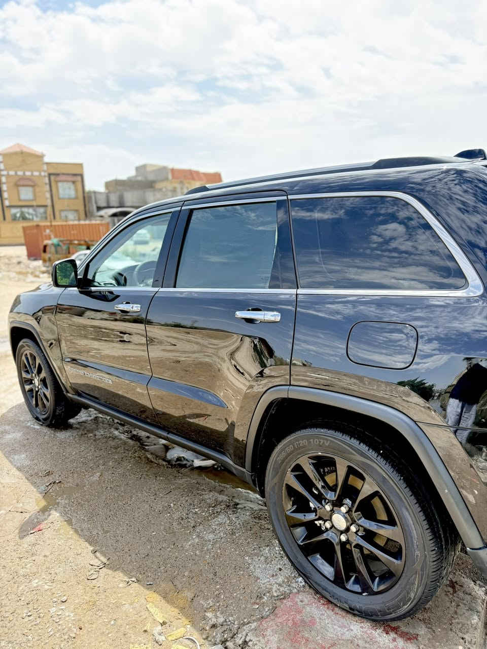 السلام عليكم جيب لاريدو 2017 خليجي لمتد فول مواصفات  رقم بصره حره كفاله من الصبغ ماعده حادث بسيط ارباع الجاملغات الاماميه مرجعينه بارد ايرباك دركه ماشيه 84 ميل السياره جديده ومواصفات المتد معروفه 

المكان بصره 
السعر 235
***********
