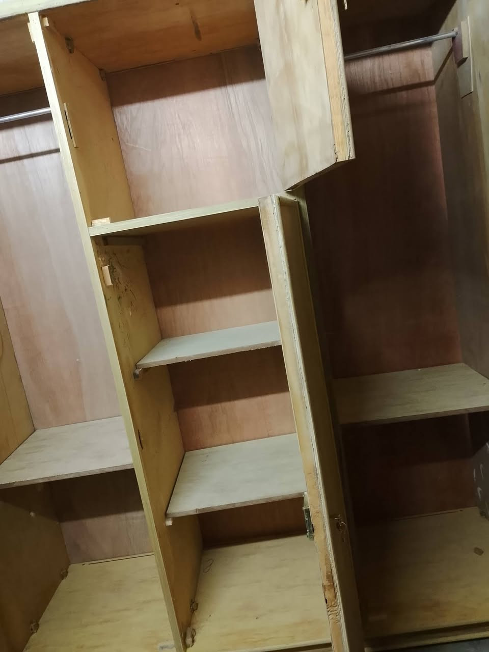 كنتور 3ابواب الوجه جديد مكبوس كنتور مجدد نضيف حيل باقي عل صبغ اليريده اصبغه ودزه 180الف مكان بغداد شعله جكوك موجود توصيل داخل بغداد ***********
