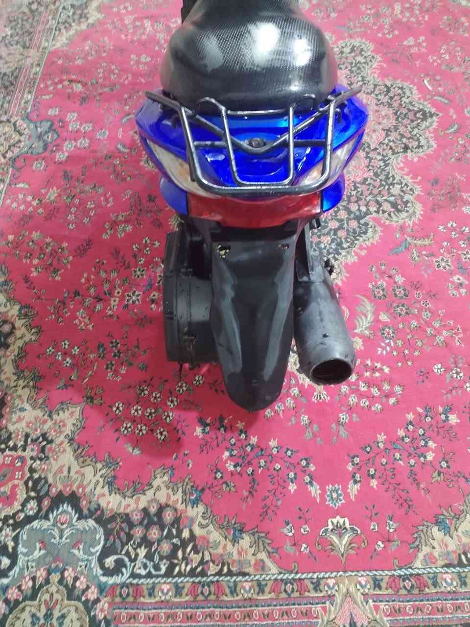 السلام عليكم ادرس ياباني حديث دراجه جاهزه وكله شغال رايمر اول فتحه نوزل جديد تخم تاير كهربائيات بريكات كله شغال السعر 450 وبيها مجال مكان الكوت ***********
