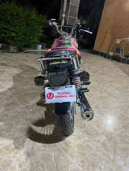 للبيع دراجة نوع سونك 4 كير مديل 2024 دراجة بعدها شركة صارله شهرين من مشدودة ممشى الدراجة 550كيلو السعر 825 وبيها مجال للاستفسار عنوان القائم قرب المستشفى ***********
