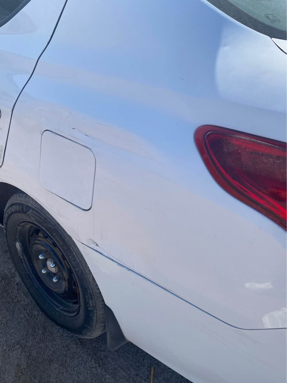 نيسان سني موديل 2020 السياره بيه حالوب مكفوله من الصبغ بس بيه تحجات وبينه بالصور السعر بالاتصال نتفاهم 
الهاتف *********** البصرة, العراق
