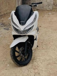 هوندا PCX 2020 • وارد كوري • أبيض صدفي
