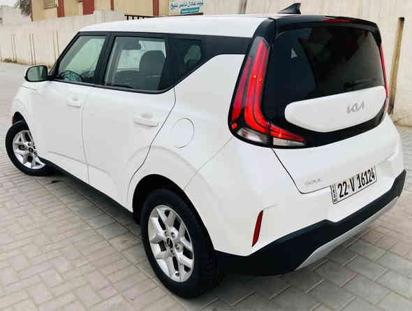 السلام عليكم ((للبيع فقط بدون مراوس))                
كيا سول ( موديل 2023 ) ( الشكل الجديد )
 ( بجم كبس ) ( بدون ايرباك ) ( لون ابيض )
رقم اربيل  ترقيم جديد هزه فحص كله جديد
بسم شركة معروفه وكاله او تحويل مضمون100‎%‎ 
هزة مال السيارة 100‎%‎ ( السيارة جديدة جدا )
ضرر السيارة جدا بصيط شخط بلبابين والجاملغ بجم كبس بدون اي دواخل بدون ايرباك
( ماشية 35 الف مشي امريكا فقط ) ترقيم جديد
( موصفات S )
رادار جانبي نقطه عمياء  
محرك 2000 دوش  
رادار امامي. تنبيه توقف ذاتي
تحديد مسار 
اطفاء ذاتي عند التوقف السيارة
ويل كب بلادي شركة
تيرات نكسن بلادية مال شركة
شكن USB خلفي
شاشة حجم كبير + خزن ميموري 
نضام car play لعرض الهاتف والخرائط
فول تحكم ستيرن كروس سرعة
3 وضعيات قيادة
شاشة جبيرة
صندوك بصمة 
دسكات خلفي امامي 
ارضيات الشركة + كتلوكات الشركة
سبير وعدة الشركة
السيارة على وضعية الشركة
سيرفس كامل دهن+ فلاتر السيارة كاملة مكملة
لسيارة جاهزة بدون اي نقص واي مصرف مابيها  
مكاني بغداد / شارع فلسطين
اي ستفسار هذه رقمي/ *********** وتساب بغداد
