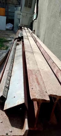 شيلمان مستخدم درجه اولى عدد 4  طول الشيلمان 4.50 +چرابي خشب عدد 2للاست...