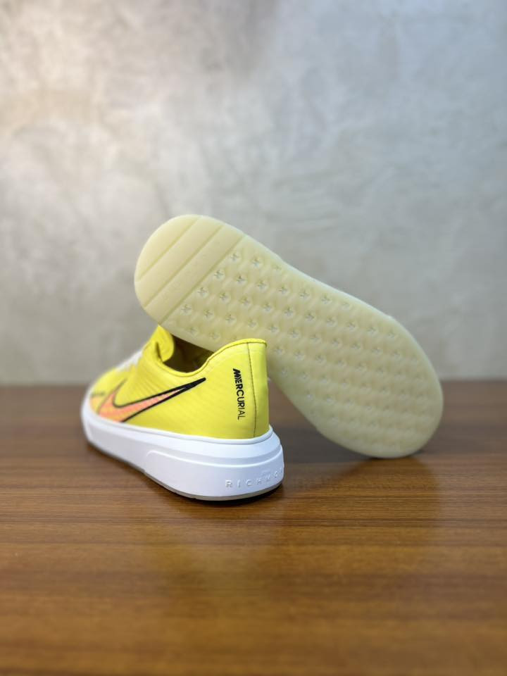 نايك ميركوريال زوم فابور 15 أكاديمي  السعر فقط 10الف       ***********
