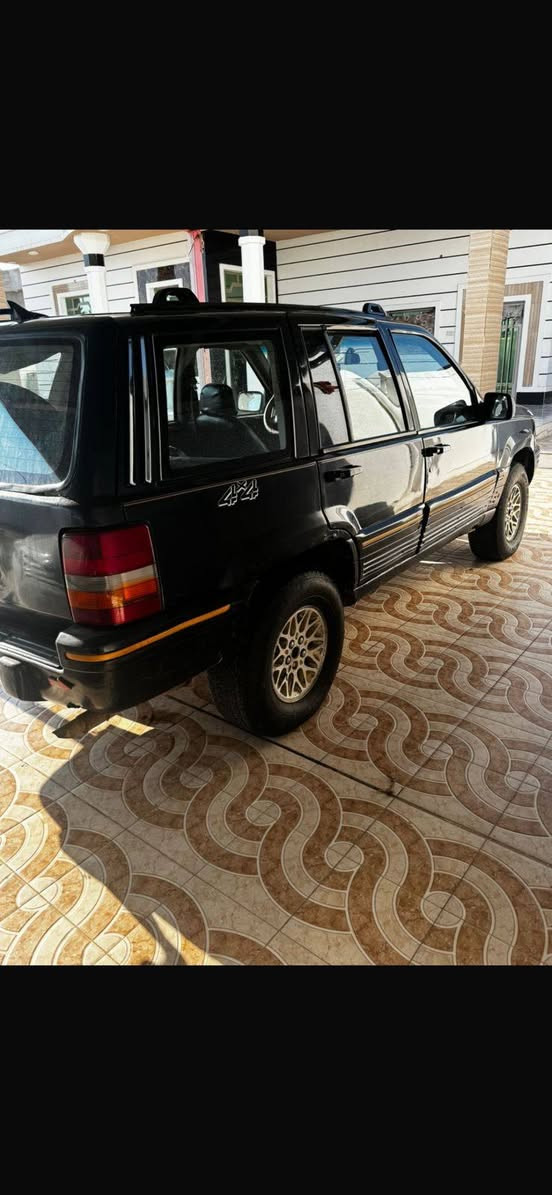 السلام عليكم
جيب شيروكي موديل ١٩٩٣    رقم ديالى الانكليزي بدون حادث مصبوغه جماليه كير وَمكينه محور في في تي كهرباىيات شغاله كلهة شرط التحويل كله اصولي عنواني بغداد اللامين السعر 41ورقه وبيهة بسيط
***********
