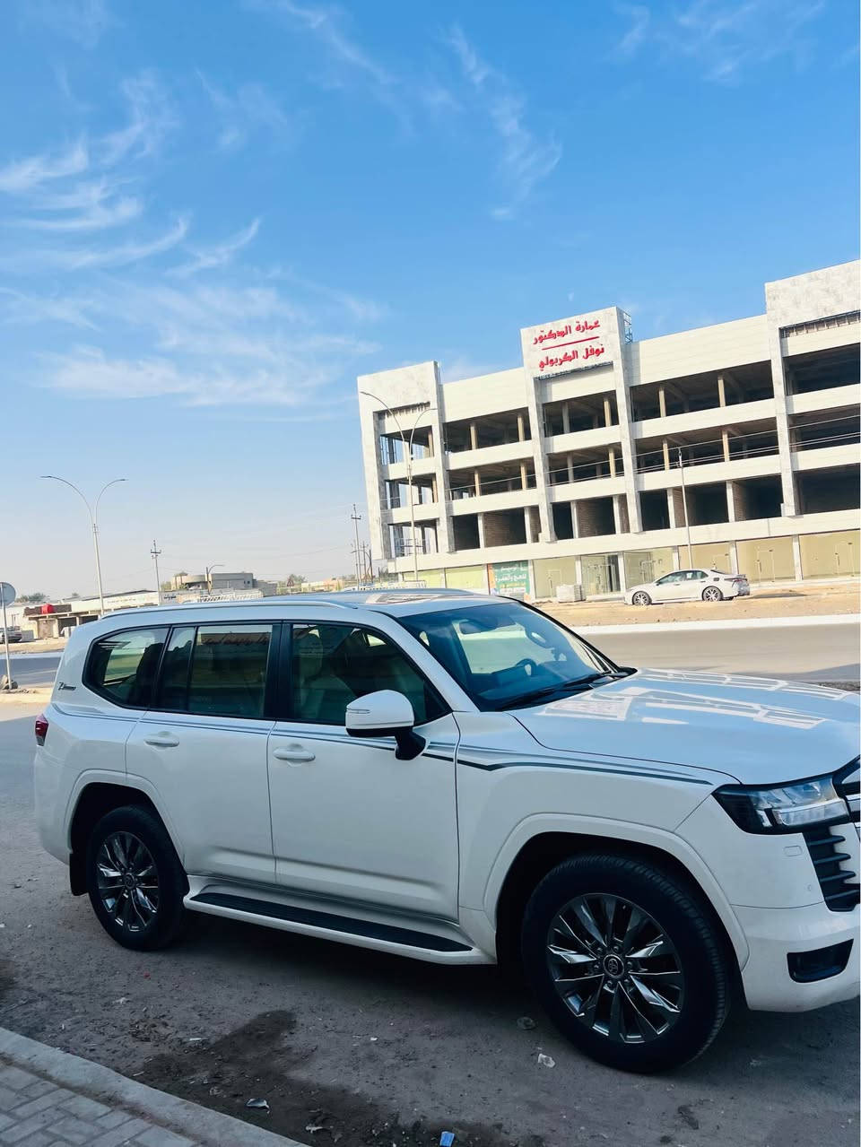 السلام عليكم 
لاندكروزر 2022 GXR 
رقم سليمانيه 
شركه ساز ام الضمان 
تنفس طبيعي 
ماشيه 63 الف 
مكفوله كفاله عامه 
مواصفاتها 
كرسي كهربائي 
تحكمات ستيرن 
حساسات اماميه وخلفيه 
مثبت سرعه 
كشنات تدفئه وتبريد 
تشغيل عن بعد
السياره فول مواصفات 
مكان السيارة صلاح الدين
للاستفسار اكثر /***********/*********** تكريت, عكار
