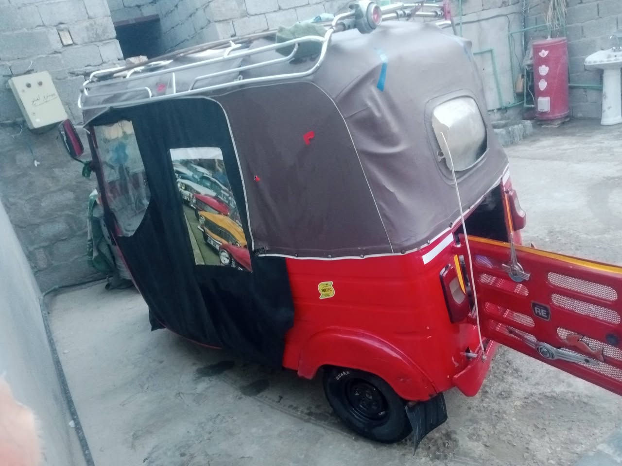 الحي***********
٣٠٨٠٠
